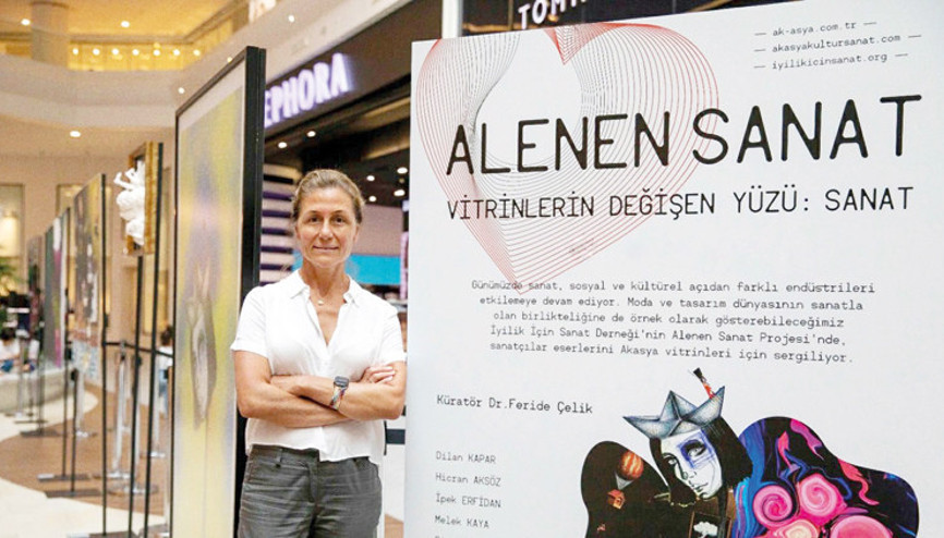 Sanat eserleri mağaza vitrinlerinde