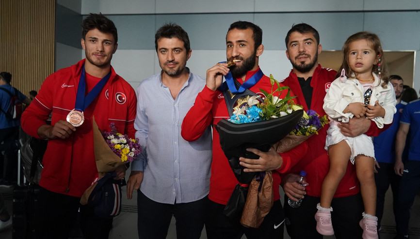 Şampiyon Grekoromen Güreş Milli Takımı, yurda döndü
