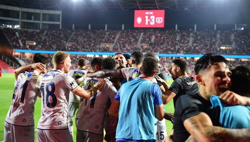 UEFAdan tribünde Türk bayrağı yakılmasına soruşturma