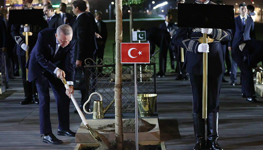 Cumhurbaşkanı Erdoğan, Semerkantta ağaç dikti