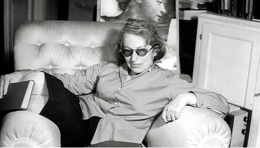 Denize düşen anılarına sarılır Denize düşen anılarına sarılır