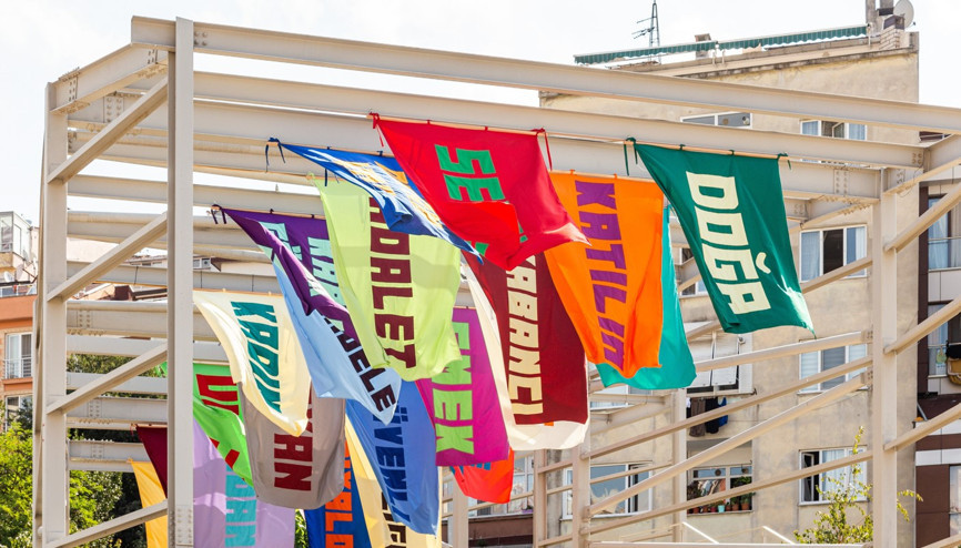 Ayağa kalkmak için... Ayağa kalkmak için...