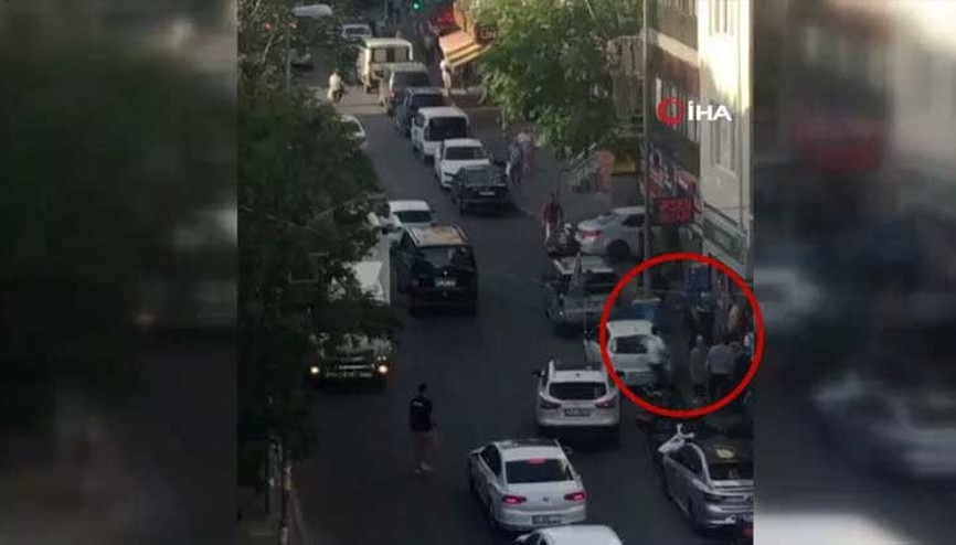 Kırmızı ışıkta geçti öğrenciye çarptı bir de çocuğu dövdü
