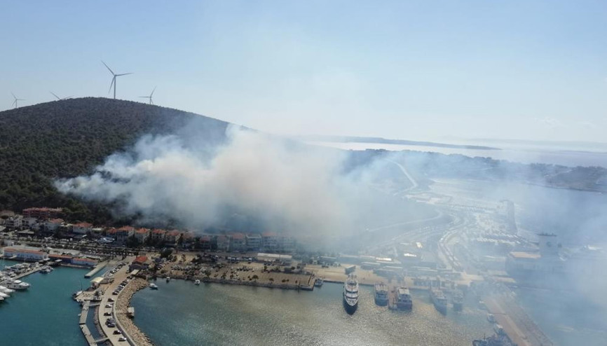 İzmirin Çeşme ilçesinde ve Tokatta orman yangını