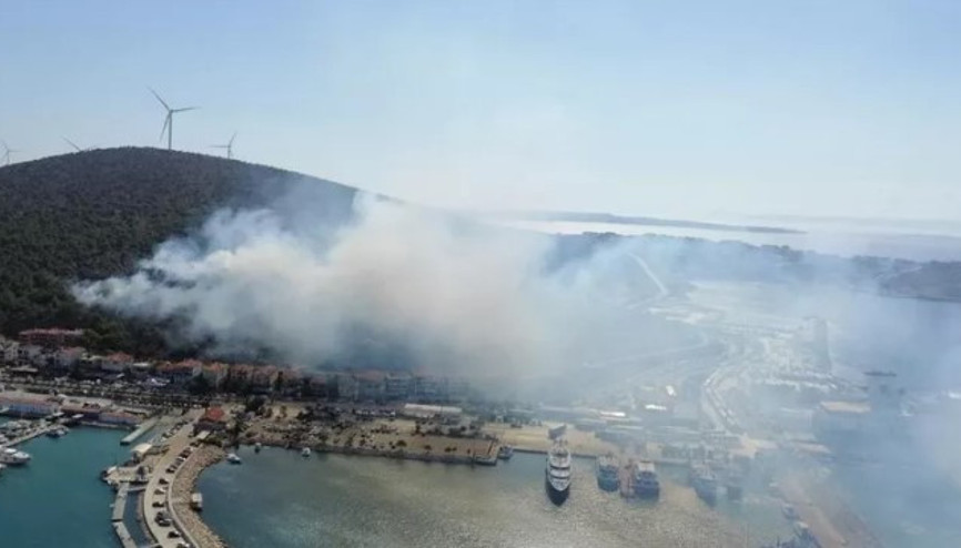 İzmir Çeşmede, marina bölgesinde yangın