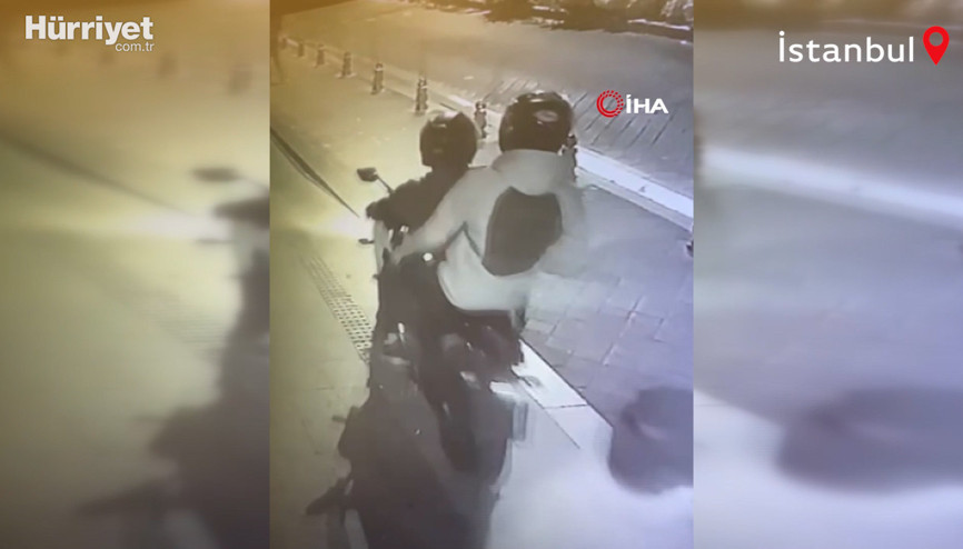 Kadıköyde 10 saniyede motosiklet hırsızlığı kamerada