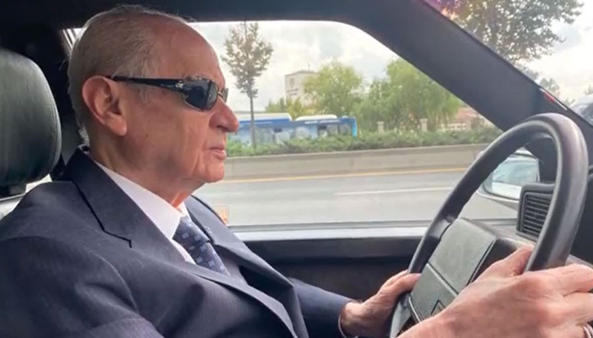 MHP lideri Bahçeli direksiyon başına geçti, Ankarayı turladı
