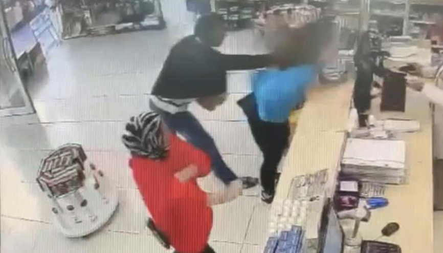 Hiç tanımadığı biri genç kadına eczanede dehşeti yaşattı