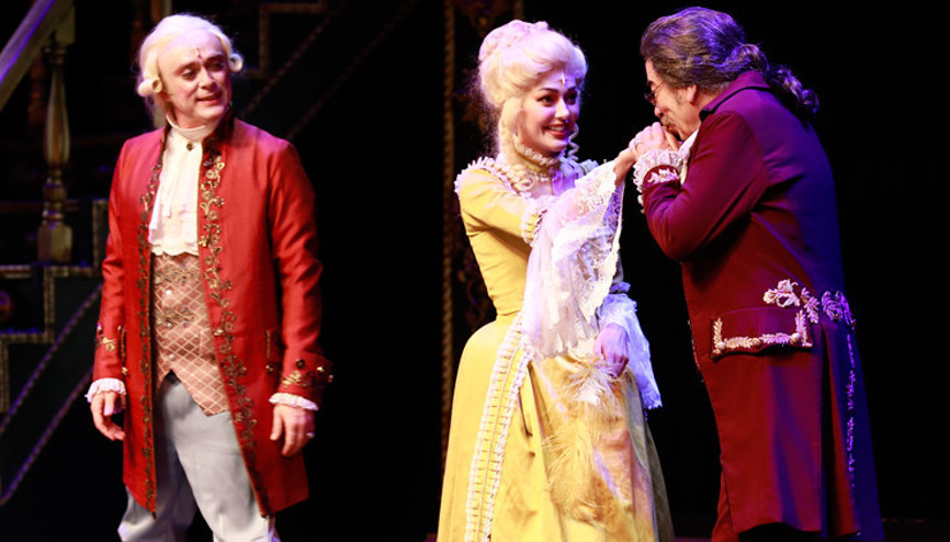 “Amadeus”un İlk oyuna ünlü yağmuru