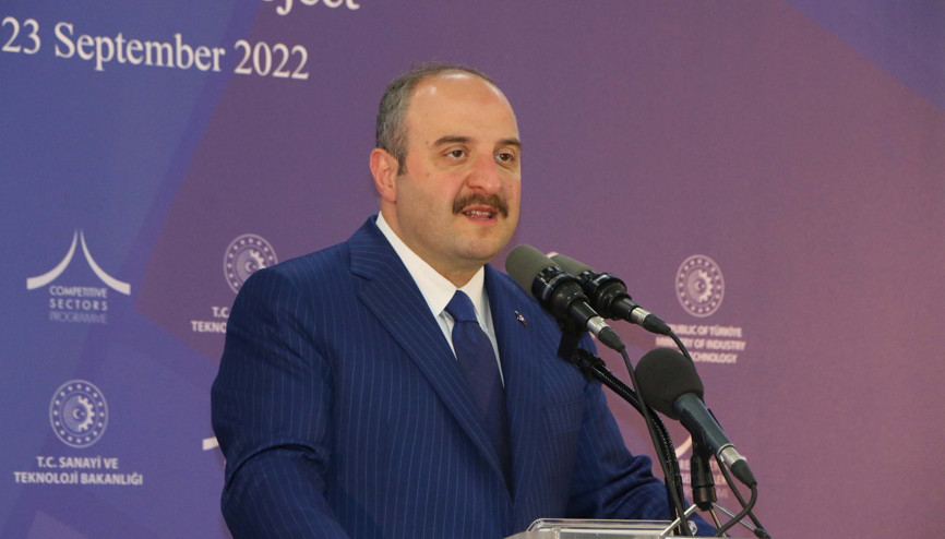 Bakan Varank: 37 milyar dolar turizm geliri bekliyoruz