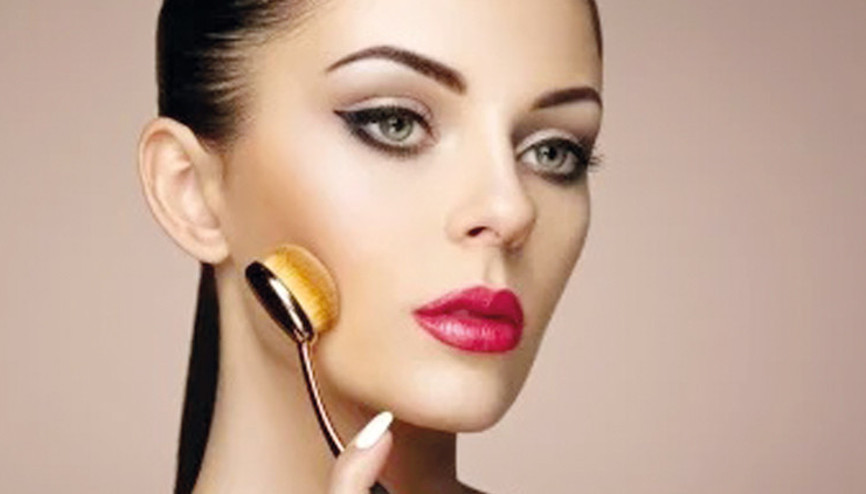 Bahar Babacan yazdı... Kalıcı makyaj: Belirgin kaş ve  gözlerle çarpıcı güzellik