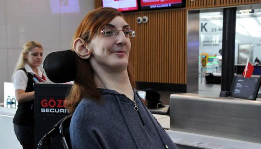 Dünyanın en uzun boylu kadını Rumeysa ilk kez uçağa binerek ABDye gitti