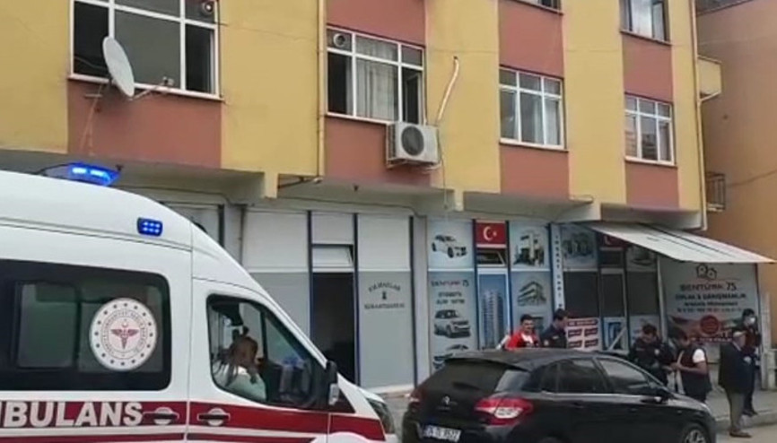 Apartmandakiler kötü koku ihbarı yaptı, evde ölü bulundu