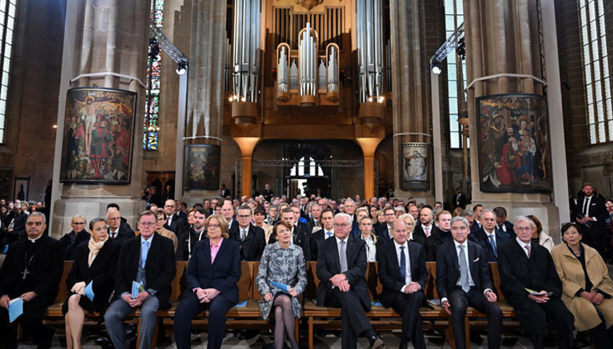 İki Almanya’nın birleşmesi törenle kutlandı