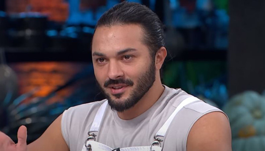 MasterChef Burak Kaya Evlat edindim dedi, duygusal anlar yaşandı Meğer Burak Kayanın kızı... MasterChef Burak Kaya Evlat edindim dedi, duygusal anlar yaşandı Meğer Burak Kayanın kızı...