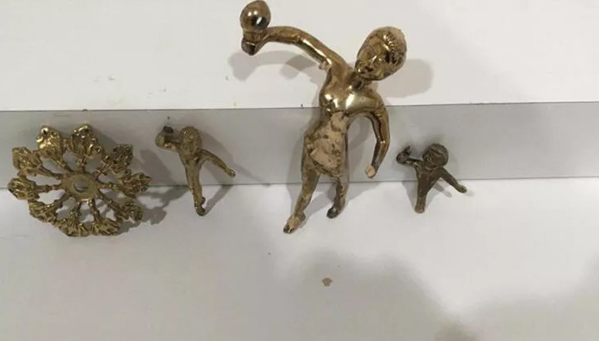 Define avcıları sikkeleri paylaşamayınca yakalandı