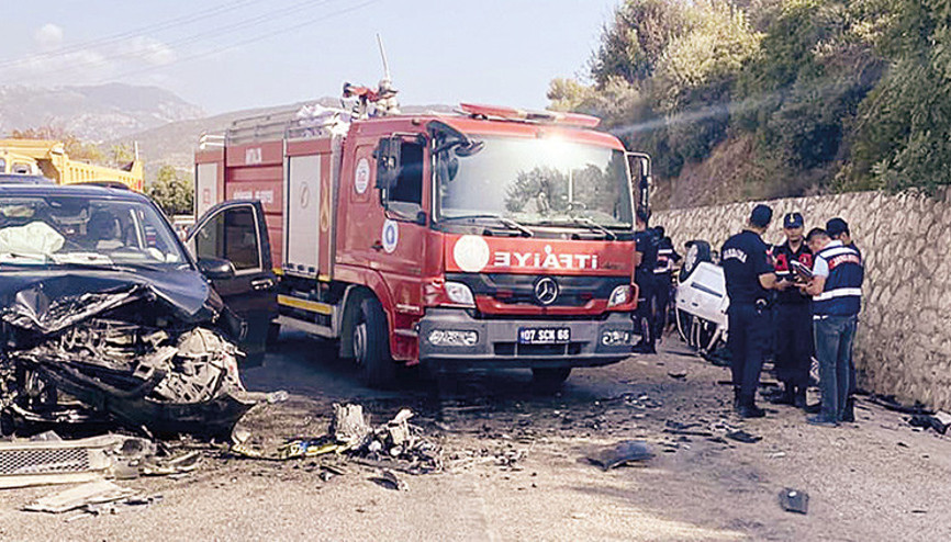 Kafa kafaya çarpıştılar: Dede-torun öldü 4 kişi yaralandı