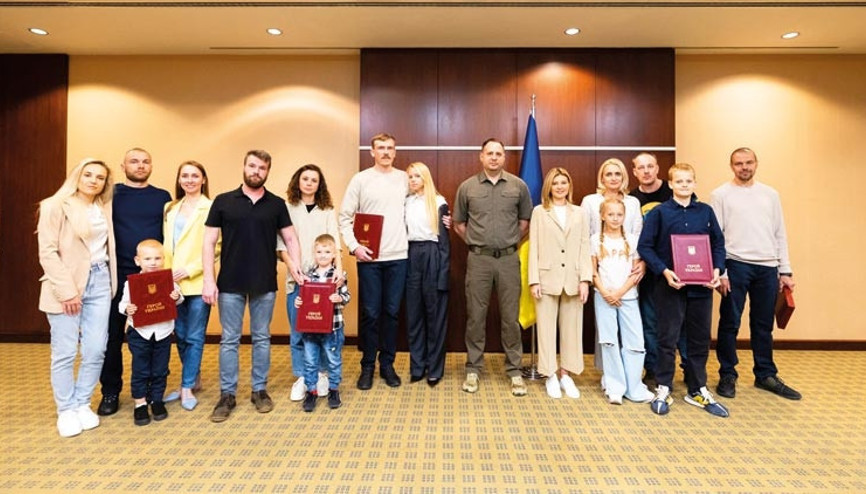 Azov komutanları aileleriyle buluştu