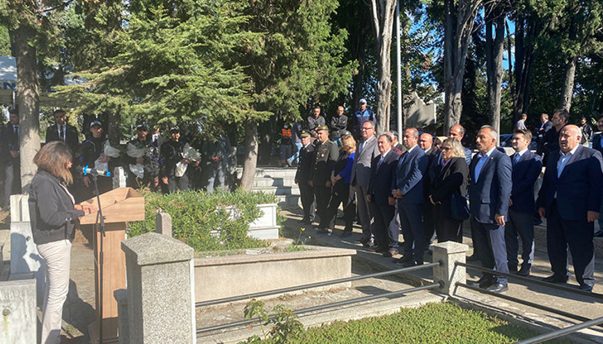 İstanbulun kurtuluşunun 99ncu yılında Edirnekapı Şehitliğinde tören