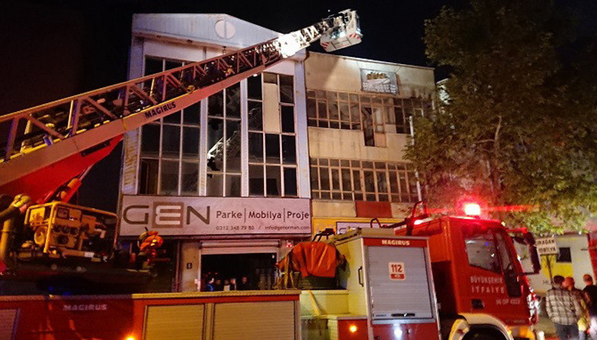 Döşeme atölyesi alevlere teslim