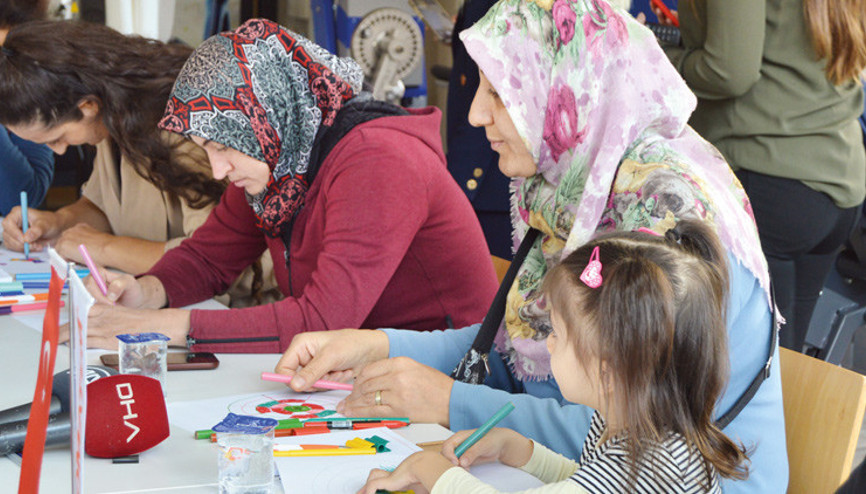 Beyin felçli çocuklara sanatla terapi