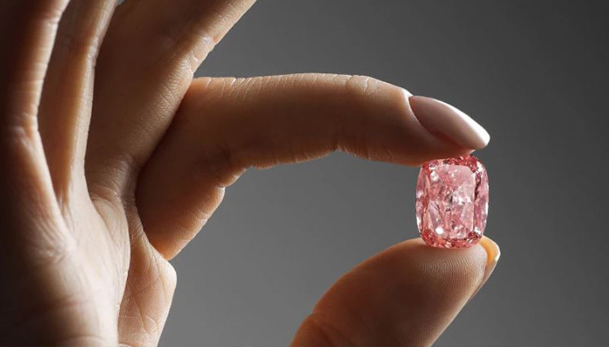 Pembe elmas 20 dakikada dev rakama satıldı