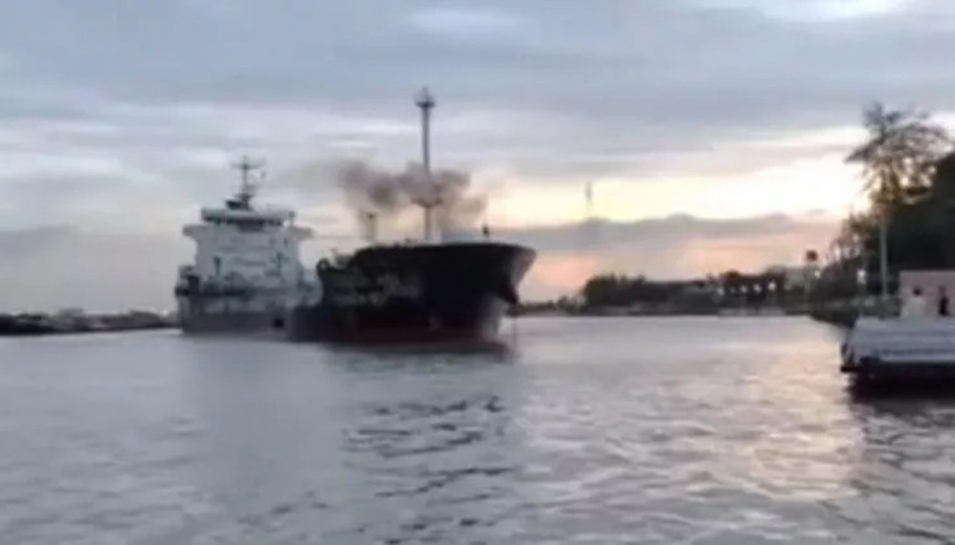 Petrol tankeri kıyıya çarpmadan saniyeler önce durduruldu İşte o anlar...