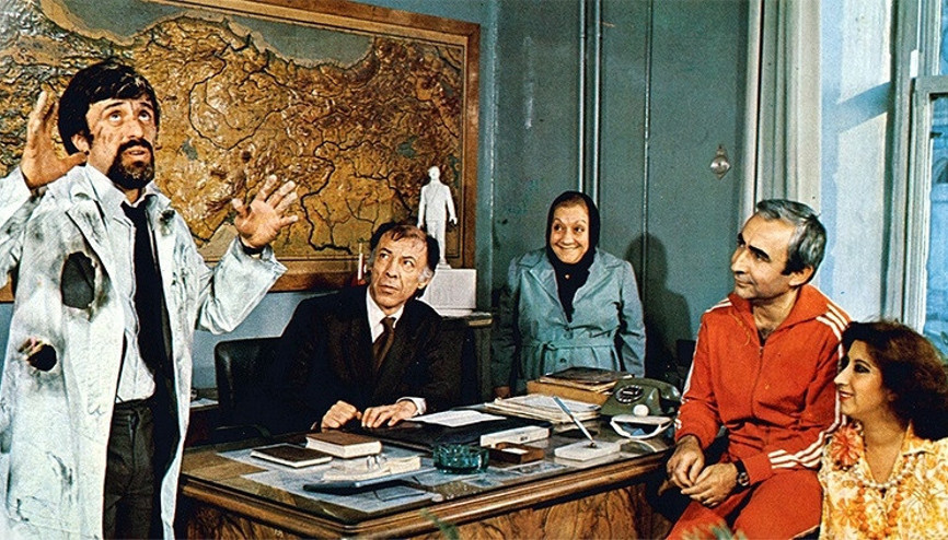 Hababam Sınıfı Dokuz Doğuruyor oyuncuları kimdir Hababam Sınıfı Dokuz Doğuruyor ne zaman, hangi yılda, nerede çekildi Hababam Sınıfı Dokuz Doğuruyor oyuncuları kimdir Hababam Sınıfı Dokuz Doğuruyor ne zaman, hangi yılda, nerede çekildi