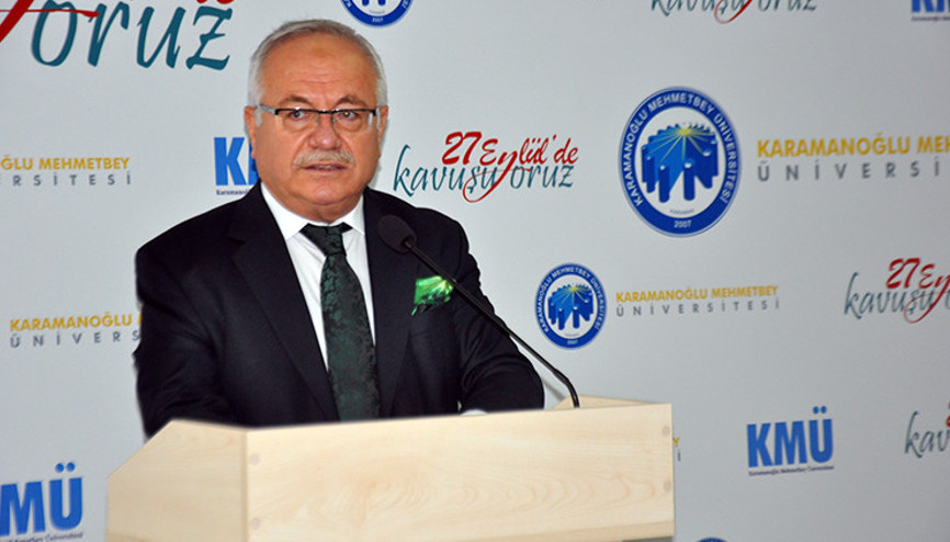 Yeni öğrencilere vampirli uyarı yapan rektör Prof. Dr. Namık Ak istifa etti