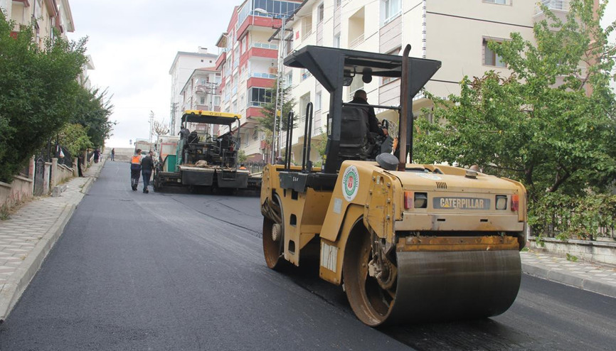 Mahalleler asfaltlanıyor