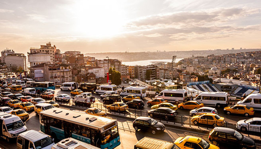 Ne olacak bu İstanbul trafiği İş saatleri araç hızı 10 km altında seyrediyor: Toplu taşımanın özel yolları olmalı