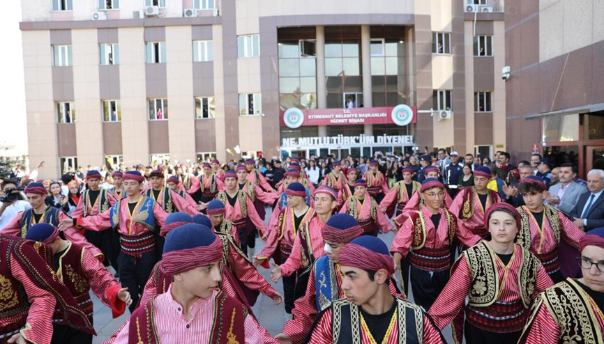 Öğrencilerden seymenli yürüyüş