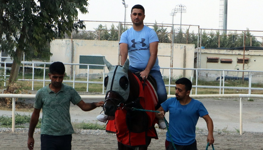 41 gün komada kalan jokey Samet, 18 ay sonra ata bindi
