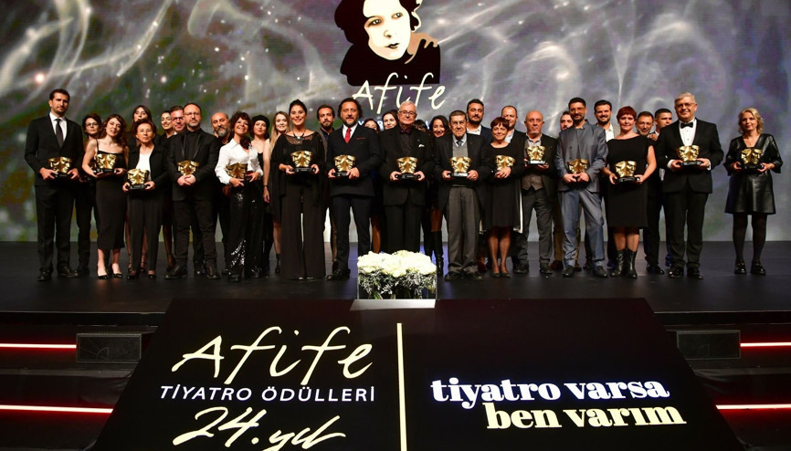 Afife şehir tiyatrolarına gitti