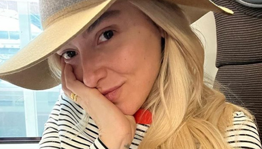 Sıfır makyaj Londra pozu