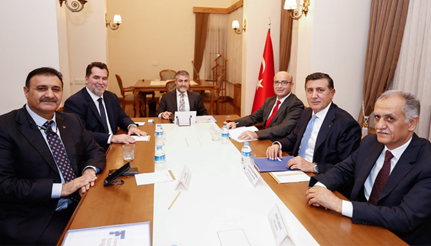 Bakan Nebati Finansal Kurumlar Birliği Başkanı ile bir araya geldi