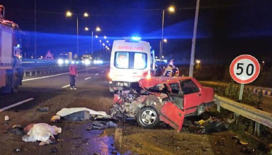 Çankırıda, otomobil bariyere çarptı: 2 ölü, 3 yaralı