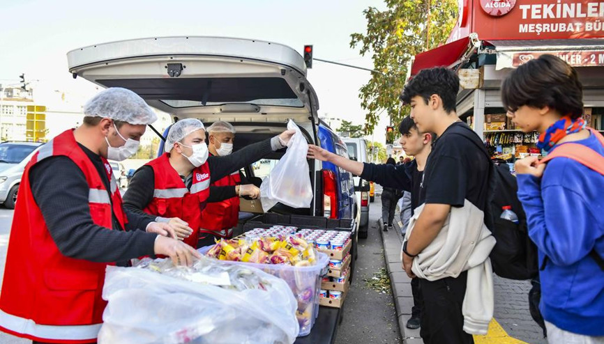 Öğrencilere ücretsiz ‘sıcak yemek’