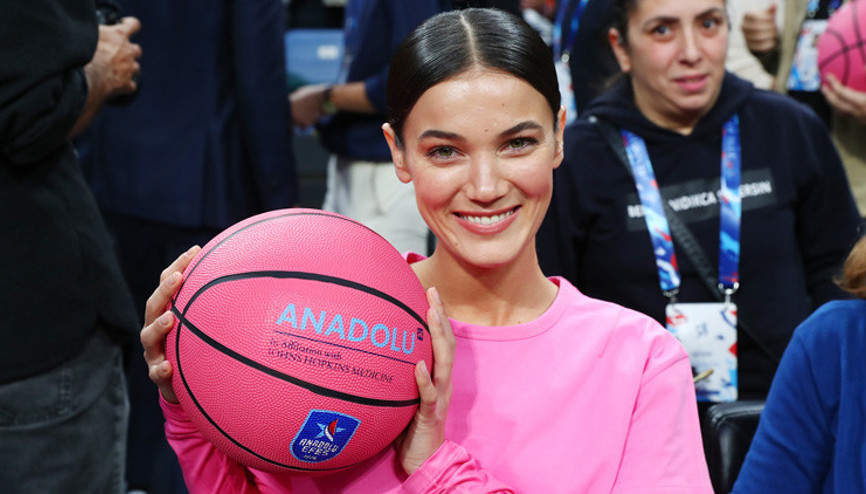 Pembe top Pınar’ın elinden havalandı