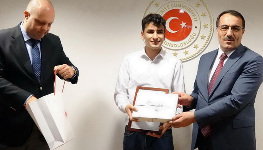 Berlin Başkonsolosluğu’ndan başarılı öğrencilere ödül