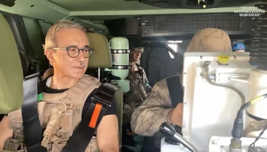 İsmail Demir, üs bölgelerinde jandarmanın kullandığı savunma sistemlerini inceledi