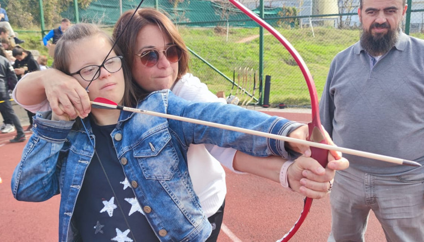 YEE’den Kosovalı Down Sendrumlu gençlere okçuluk kursu