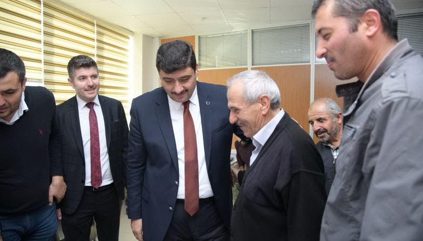 Ekmeğimizi bölüşürüz