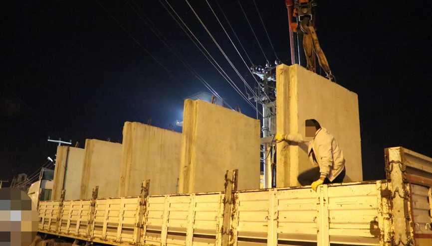 Müzeye dönüştürülecek Diyarbakır E Tipi Cezaevi’nin çevresindeki 7 tonluk bloklar kaldırılıyor