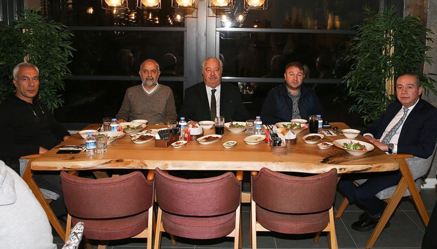 Kulağınızı tıkayın sahaya odaklanın