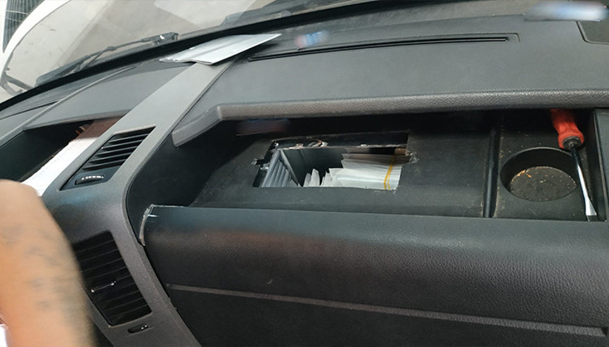 Gümrük Muhafaza yakaladı Milyonlarca liralık kaçak telefon yakalandı