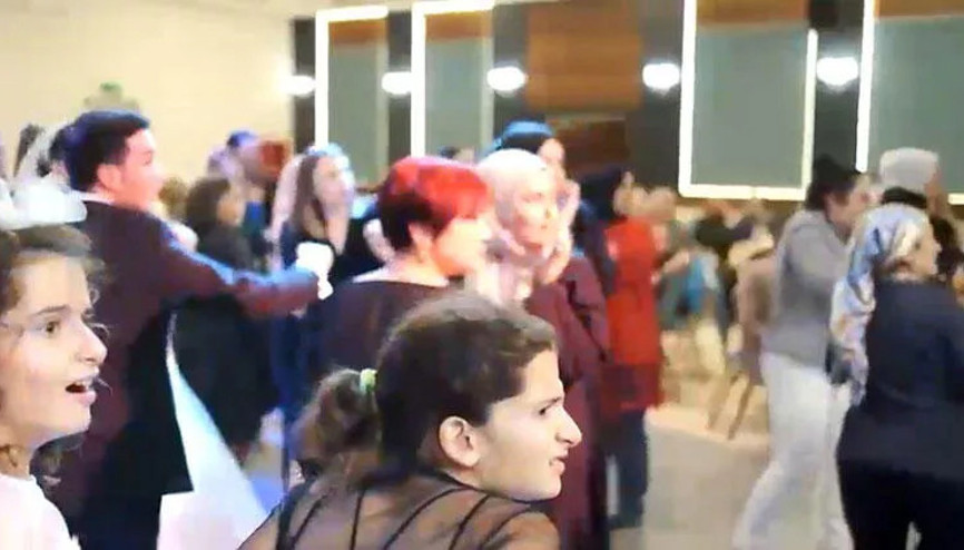 Dayı düğünde yeğenine kurşun yağdırdı Panik anları kamerada