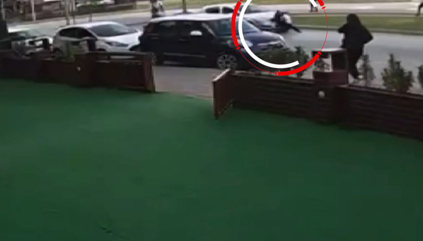 12 yaşındaki Şeymayı, altında kaldığı otomobili kaldırarak kurtardılar 12 yaşındaki Şeymayı, altında kaldığı otomobili kaldırarak kurtardılar