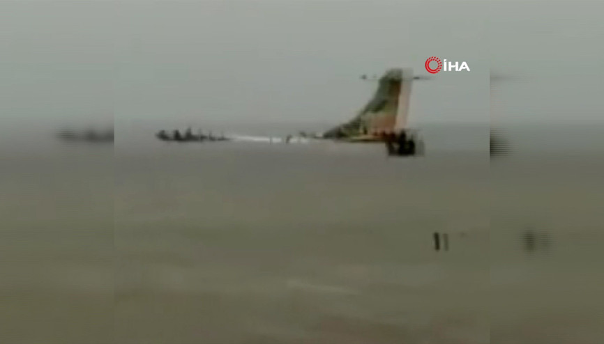 Tanzanyada yolcu uçağı göle düştü