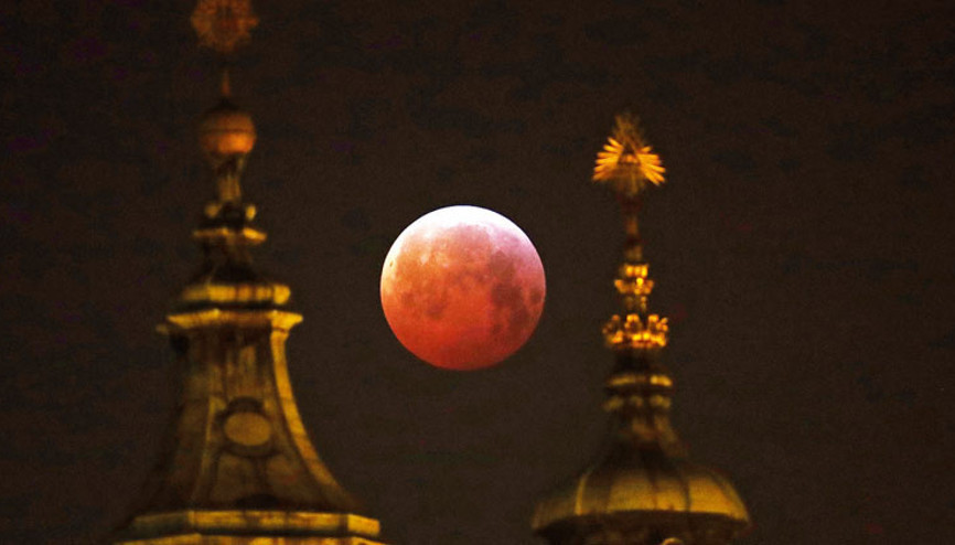 ‘Kanlı Ay’a tutulmak